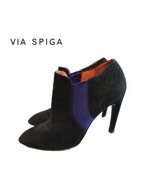 6.5 Via Spiga Blaire Suede Ankle Boots